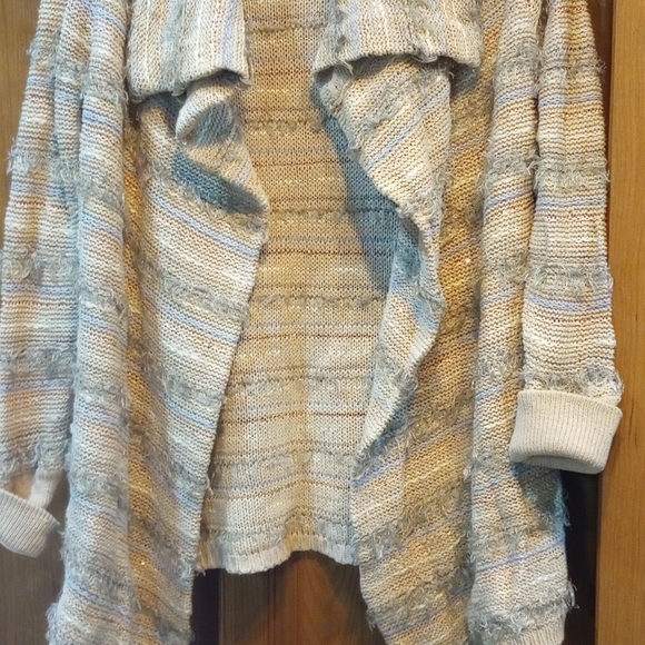 Love 21 Open Face Cardigan with dropped hem Threaded with Sequins - Picture 2 of 8